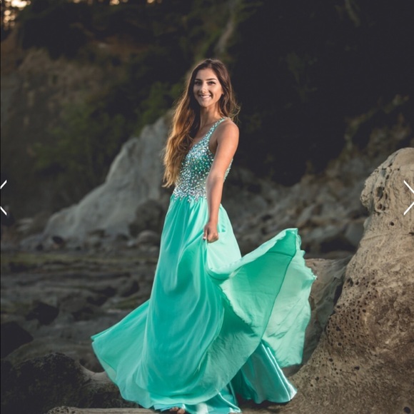 Prom dress - Picture 4 of 4